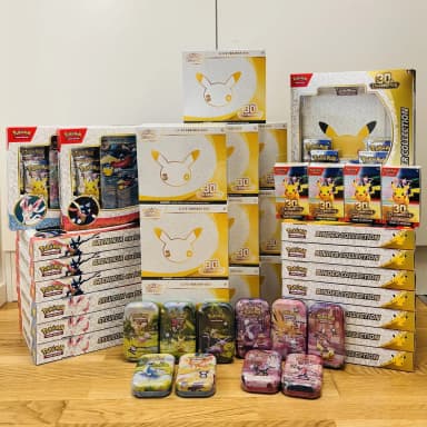 Caja de celebración del 30º aniversario de Pokemon disponible en Suecia