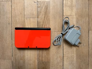 Neue Nintendo 3DS XL in Orange und Schwarz