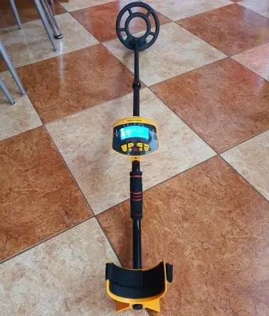 detector de metales sensible e impermeable con pantalla lcd y accesorios