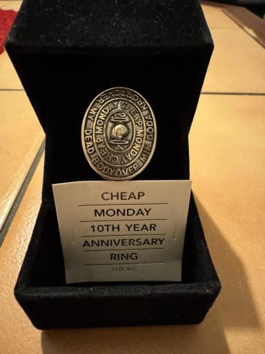 Rare Cheap Monday sterling silver 925 ring weighing 19g