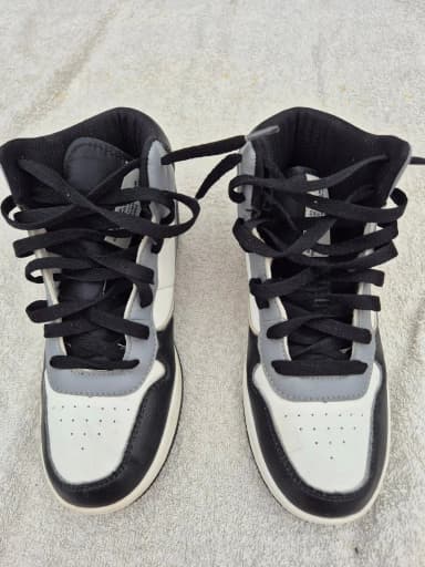 Schwarze, weiße und graue Sneakers Größe 38
