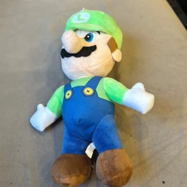 Peluches Luigi en subasta
