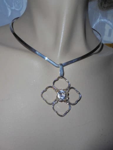 Collar vintage de plata con cristal de roca de Alton