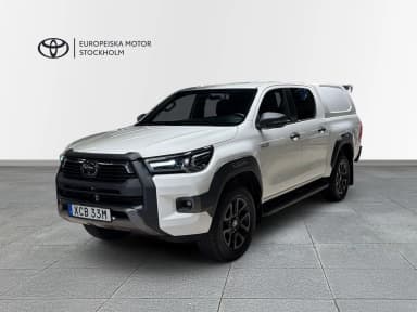 Toyota Hilux Invincible D-Cab 2.8 AWD con doble cabina y capota