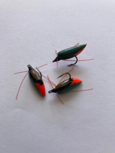 Tres moscas secas originales Ismo talla 12 con botón rojo