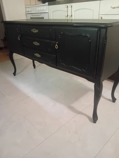 Neu renoviertes Sideboard in mattschwarz