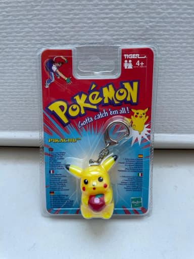 Figura llavero Pokémon Pikachu nueva sin abrir de Tiger Hasbro