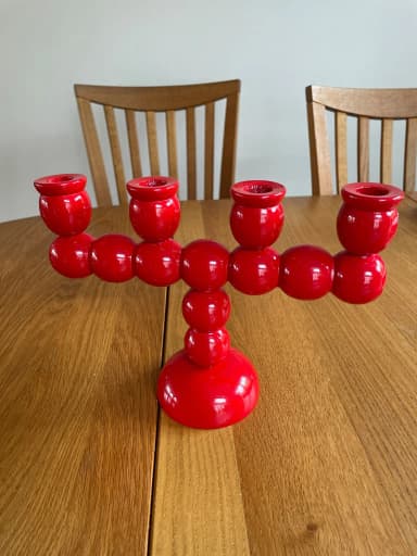 Portavelas de adviento de madera roja para cuatro velas