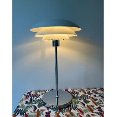 Lámpara de mesa Dyberg Larsen DL31 disponible en Suecia