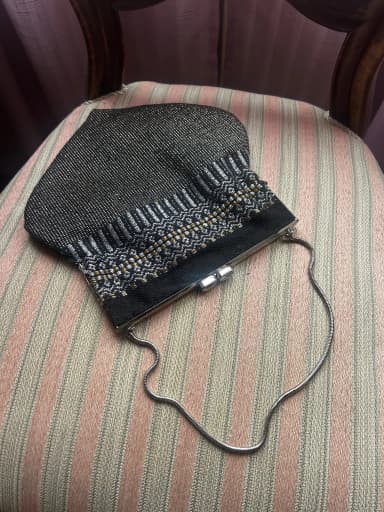 Retro Clutch in Schwarz mit Gold- und Silberakzenten
