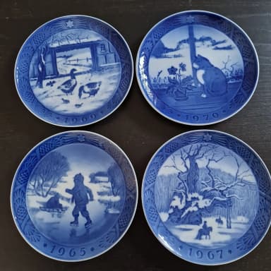 4 Royal Copenhagen Weihnachtsteller aus den 60er Jahren