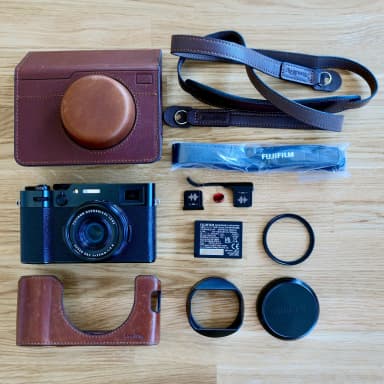 Cámara compacta digital Fujifilm X100VI negra en excelente estado