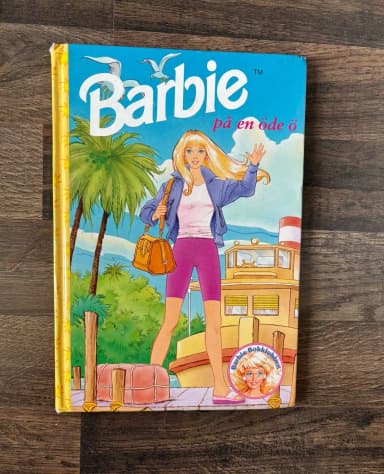Historia del club de libros Barbie en una isla desierta de los 90
