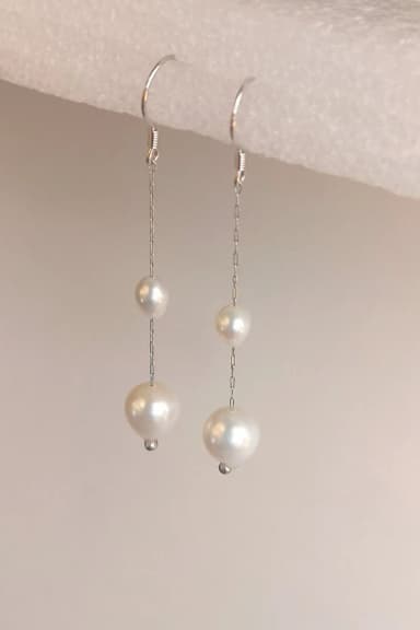 Earrings with genuine freshwater pearls