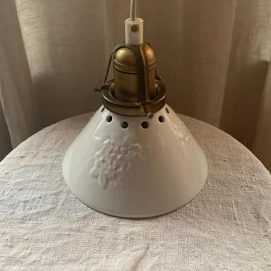 Weiße Keramik-Schusterlampe mit Blumenmuster für Decke oder Fenster