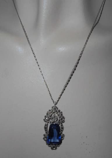 Vintage Silberhalskette mit blauem Stein