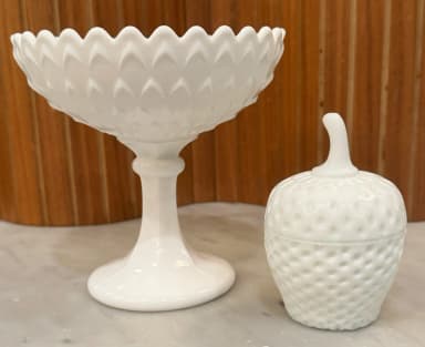 Cuenco con pie Glimma Glasbruk con diseño de fresa