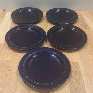 7 platos llanos de gres Old Höganäs con borde de perlas