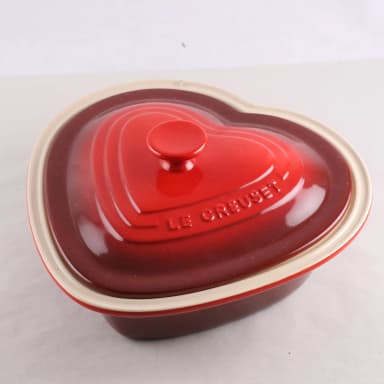 Fuente de horno Le Creuset roja con tapa