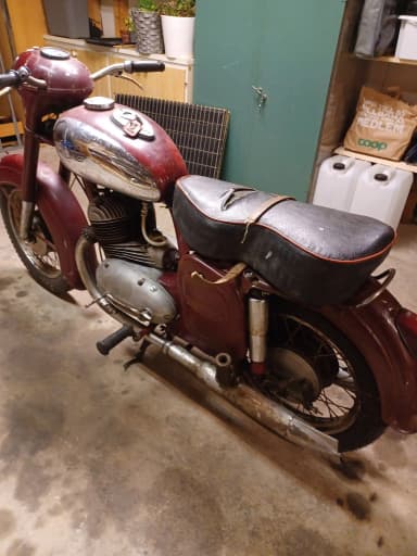 Moto Jawa 350cc en subasta