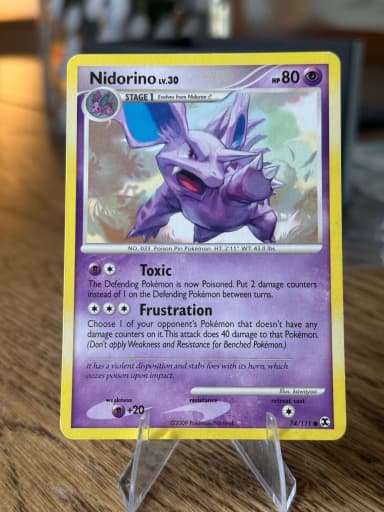 Pokémon-kortti Nidorino #74 Rising Rivals -sarjasta