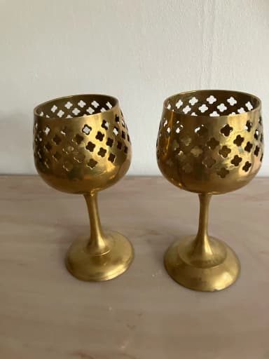Zwei Teelichthalter aus Messing