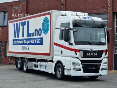 MAN TGX 26 510 6x2 umpikori sivuovilla ja kuormannostimella