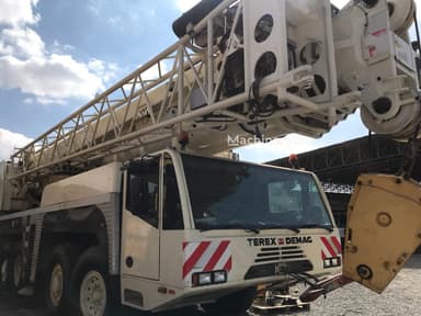 Grúa todoterreno Demag AC 250-1 del año 2006