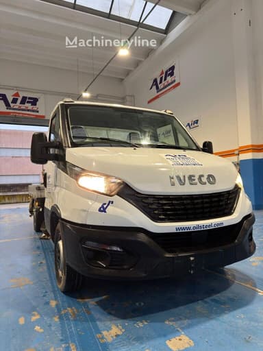 Camión con cesta Isuzu M21 azul con capacidad de 250 kg