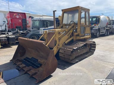 Caterpillar 913B LGP -puskutraktori vuodelta 1985 hyvässä kunnossa
