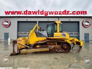 Bulldozer Komatsu D65EX-15 del año 2005 en Polonia