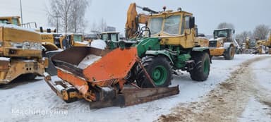 Distribuidor de piedra triturada T-150 del año 2000 en Kužiai
