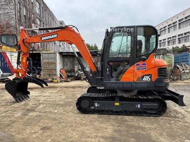 Mini excavadora Doosan DX60 de 2022 con 1067 horas
