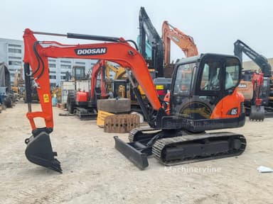 Miniexcavadora Doosan DX60 año 2022 con 1100 horas de uso