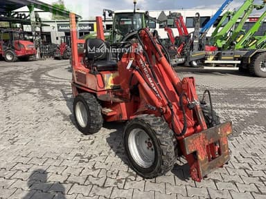 Weidemann 1030 d/p con mini excavadora Weidemann MV de 1987