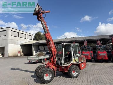 Manipulador telescópico Weidemann 2006 y mini excavadora 2002 en Burgkirchen