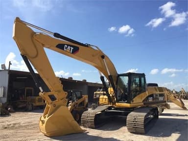 Caterpillar 325DL -sarjan tela-alustainen kaivinkone vuodelta 2022