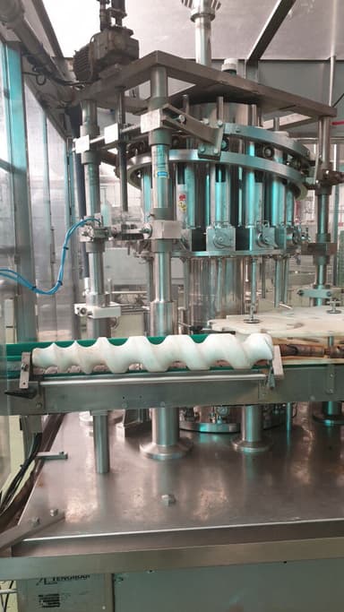 Máquina taponadora Mengibar de 2004 en España