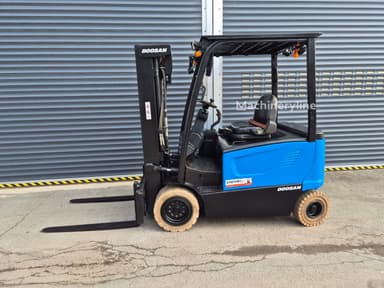 Montacargas eléctrico Doosan B25X-7 de 2021 con 2181 horas