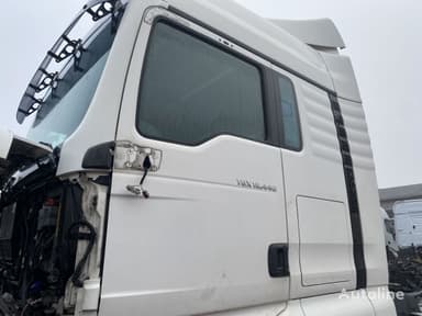 Ovi MAN TGX -kuorma-autotraktorille, vuosimalli 2012