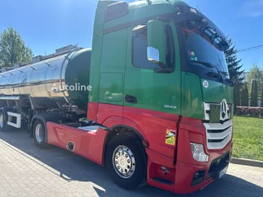 Tractor camión Mercedes-Benz Actros 1843 año 2017 con alto kilometraje