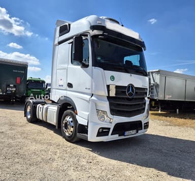 Mercedes-Benz Actros 1851 -veturi vuodelta 2021, uusi ajopiirturi