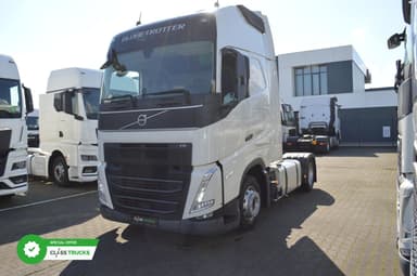 Volvo FH 500 Globetrotter XL Varios -rekka, vuosimalli 2023