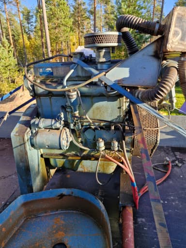 GM 220 Diesel-Motor aus den 1970er Jahren mit wenig Laufzeit