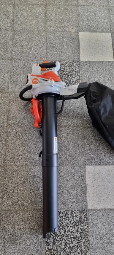 Stihl SHA 56 akkubetriebener Laubbläser und Sauger