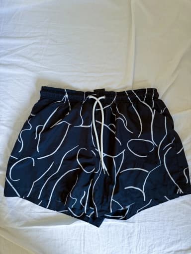 Schwarze Weekday Sportshorts Größe S