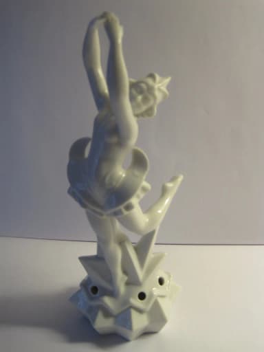 Art Deco porcelain figurine of a flower girl from Tettau Bavaria