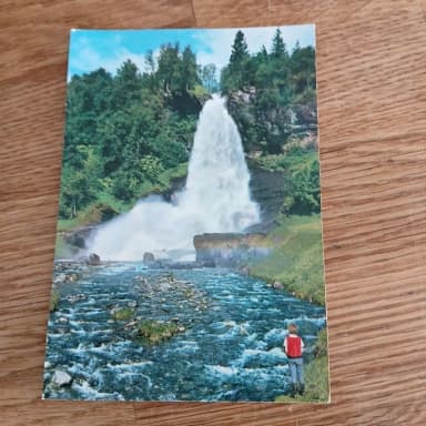Postikortti Steindalsfossen-vesiputouksesta
