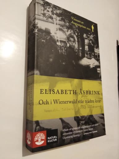 Och i Wienerwald står träden kvar de Elisabeth Åsbrink en formato bolsillo