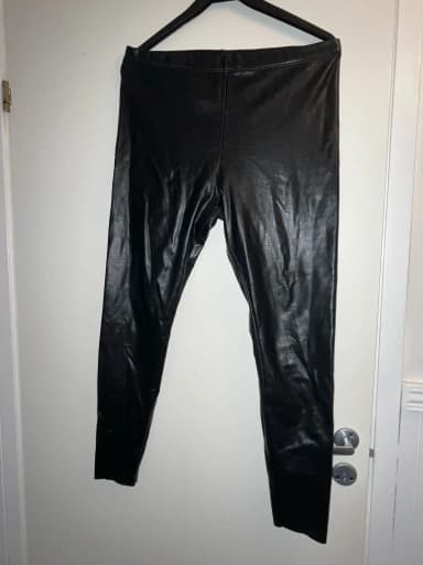 H&M black faux leather leggings size L